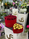 Boîte roses rouges avec chocolat