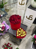 Boîte roses rouges avec chocolat