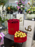 Boîte roses rouges avec chocolat