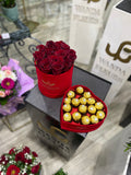 Boîte roses rouges avec chocolat